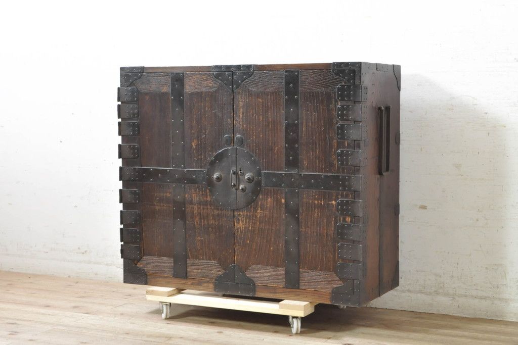 Sale 和製アンティーク 重厚感ある鉄器 チェストキャビネット 民芸