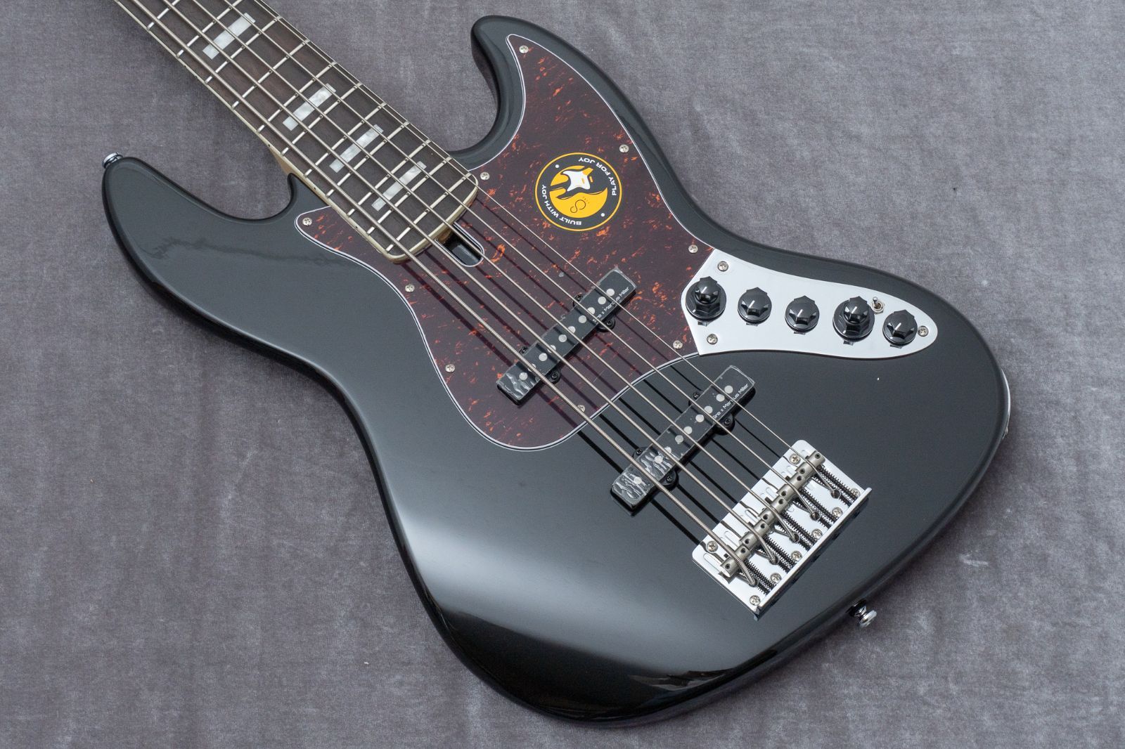 しまの 触媒コンバーターは何をしますか? 触媒コンバーターの利点は何ですか?