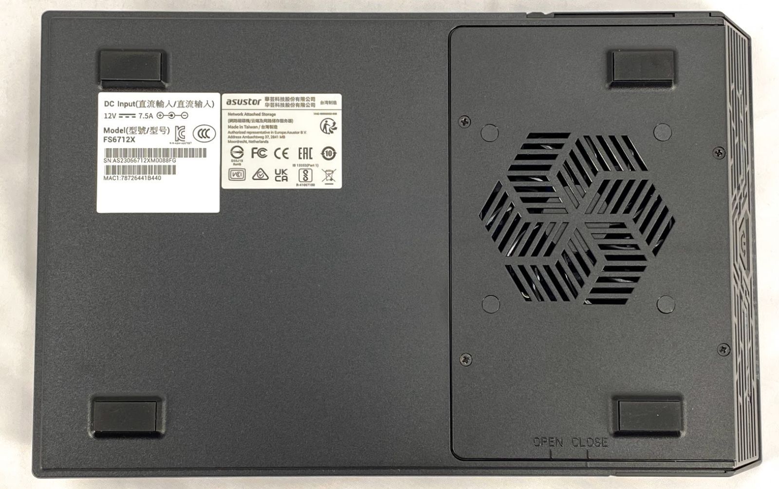 【極美品】 ASUSTOR Flashstor 12 Pro FS6712X SSDスロット A0426 0718ML003 0120240717101574