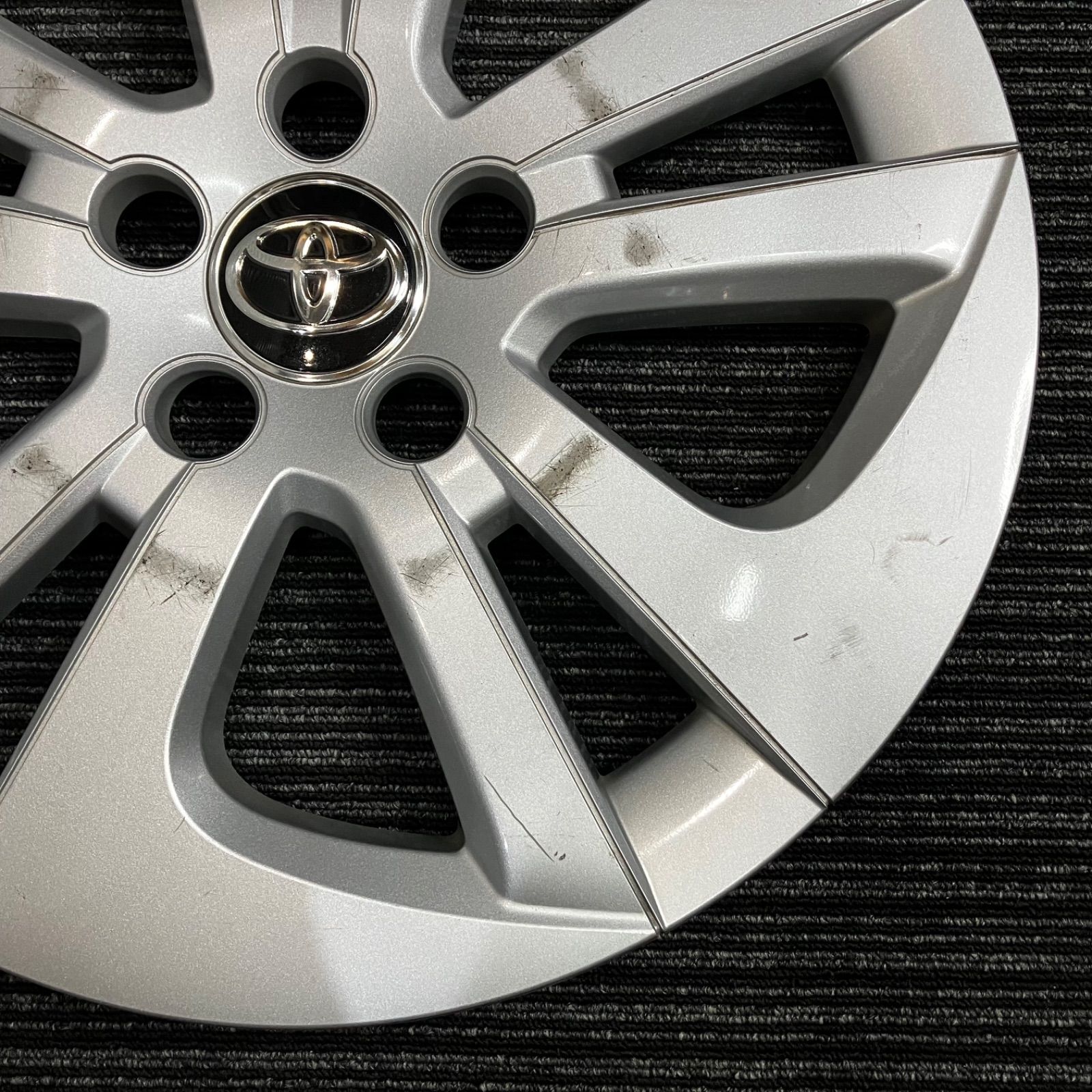 希少 新車外し プリウス 50 系 後期 ホイールキャップ 4枚セット Aグレード ホイールカバー 新型 DAA-ZVW 51 55 純正 ① 『美品』 トヨタ プリウス Aグレード後期50 純正 ホイールキャップ