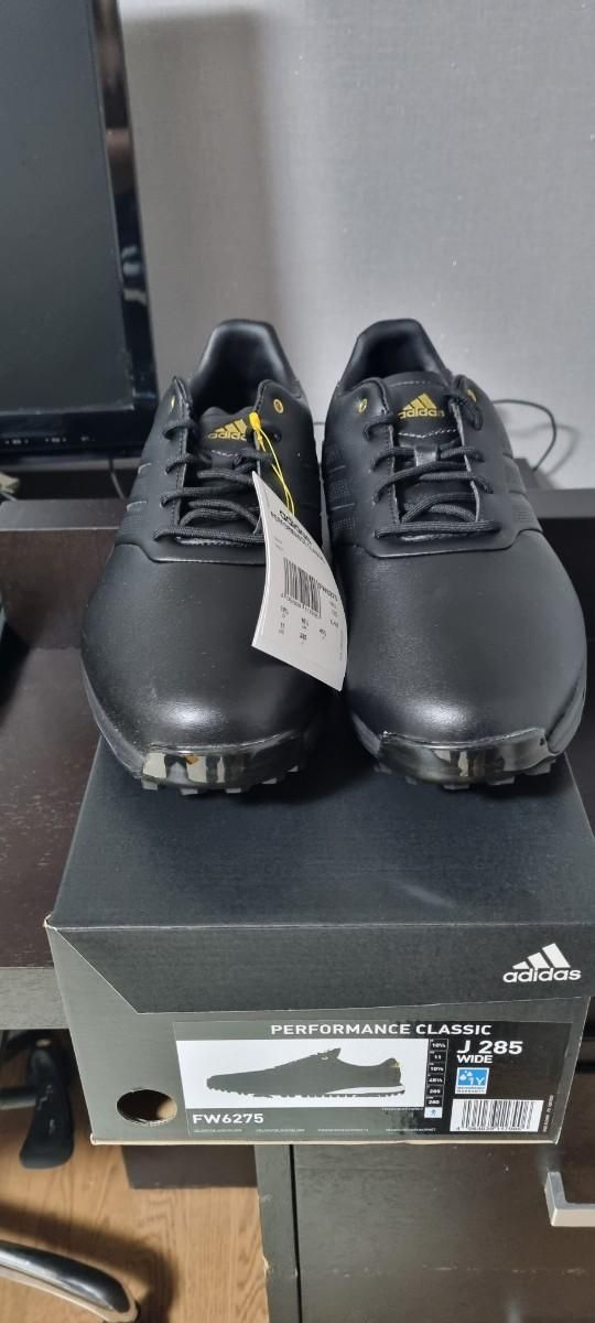 【雷市場（ポンジャン）商品韓国直送】adidas(アディダス) パフォーマンス クラシック ゴルフシューズ 285 新品