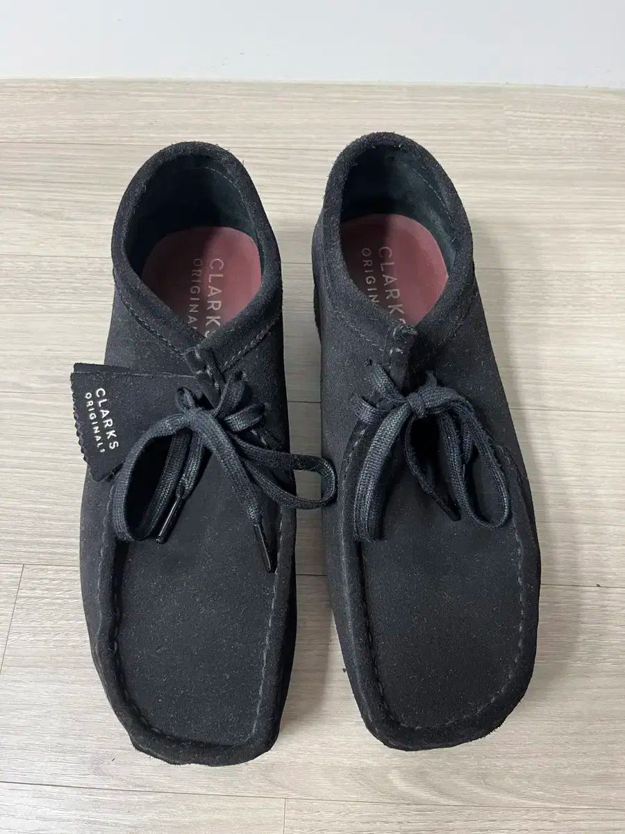 クラークス ワラビー ブラック スウェード 255