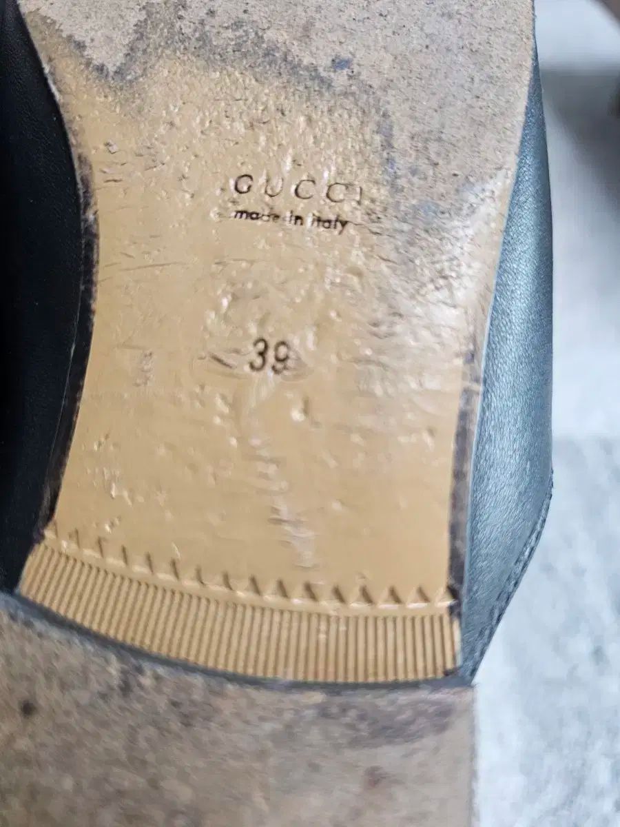 255