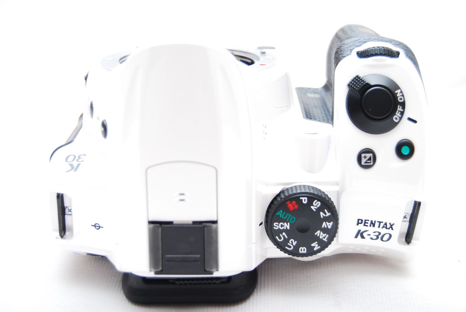 ペンタックス K-30 ボディ ホワイト ショット数2900：2549924 ペンタックス K-30 ボディ ホワイト ショット数2900：2549924