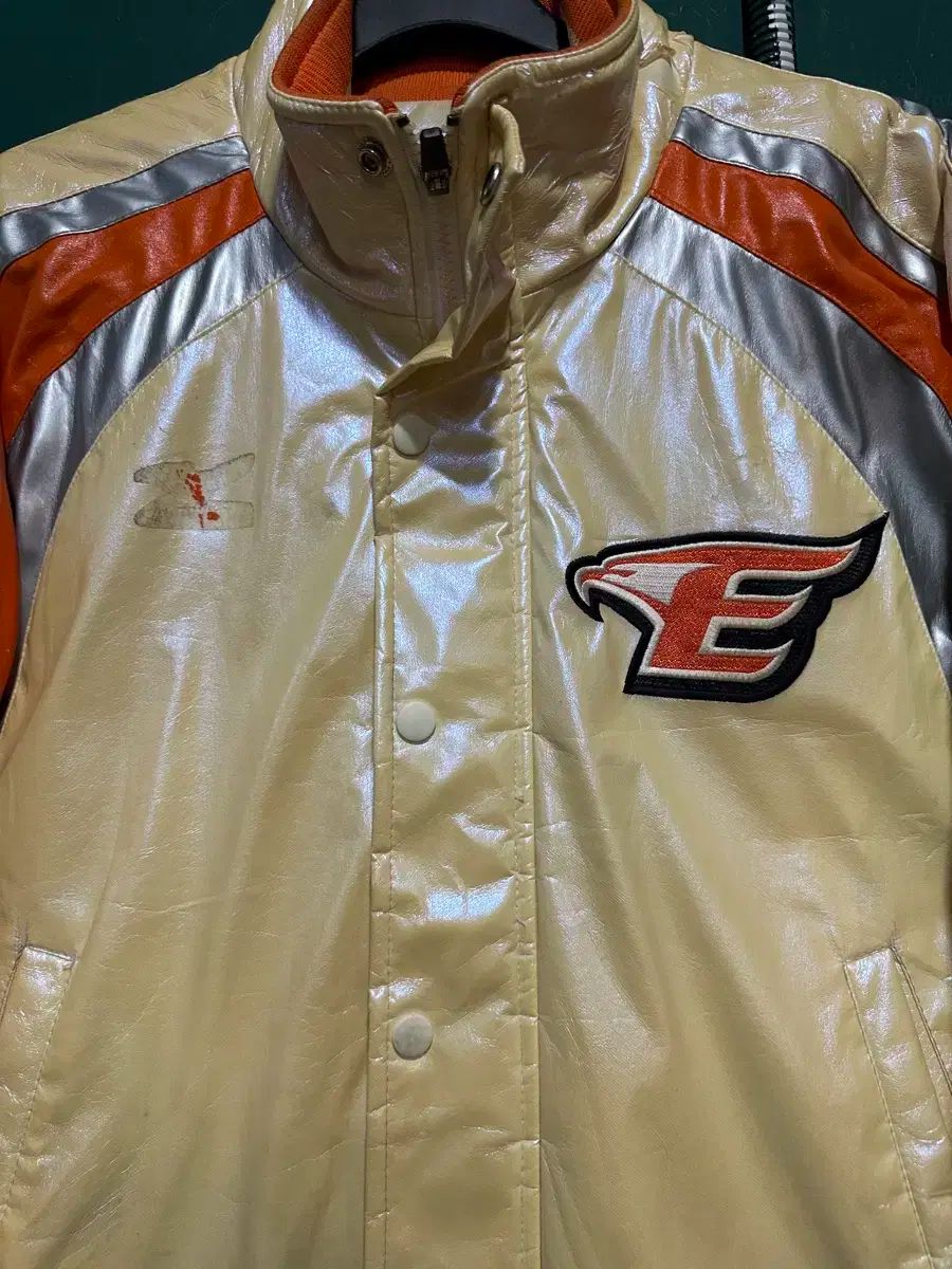 興奮した Hanwhae Eagles ハンファ イーグルス 野球 アウター ジャケット オレンジ 100 サイズ