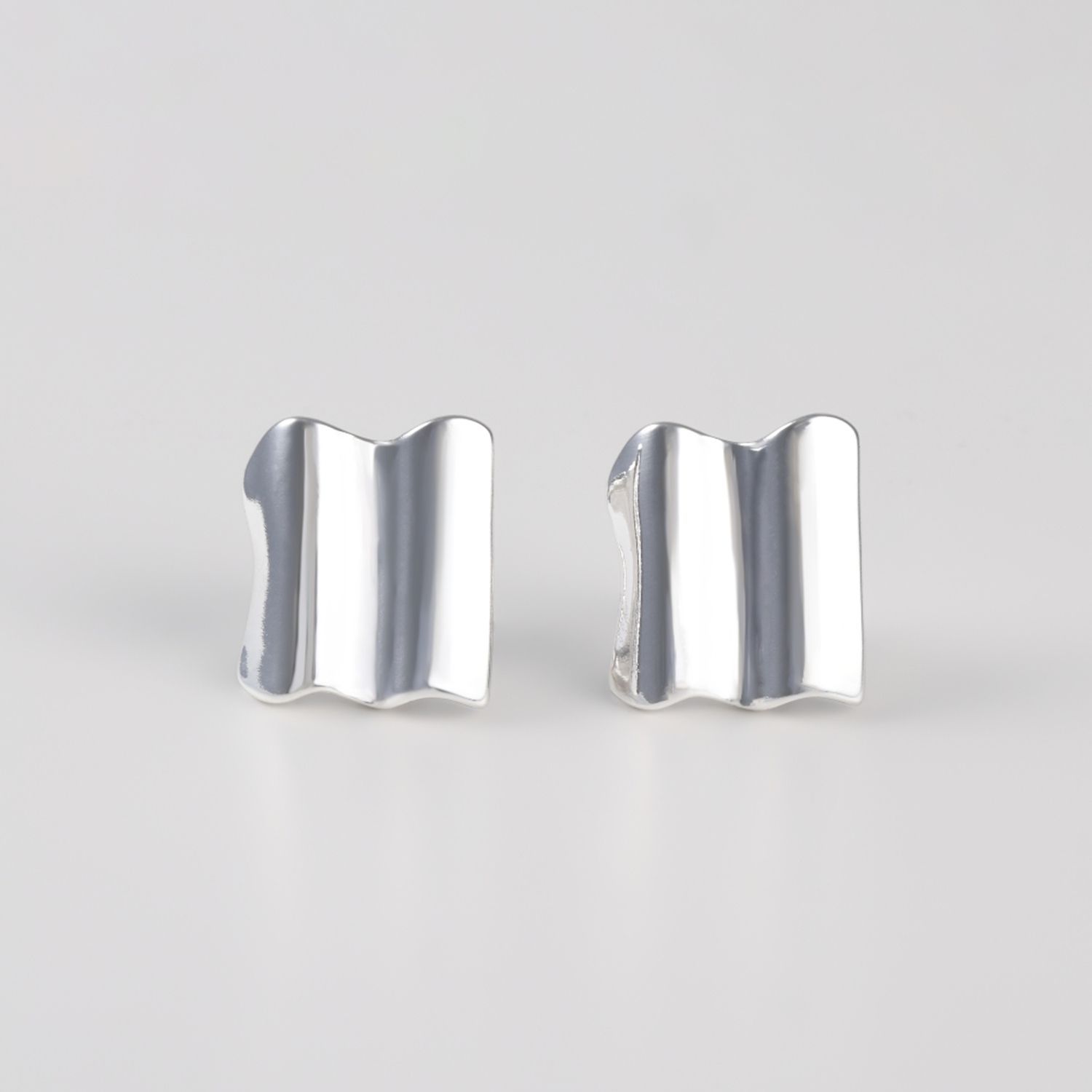Nothing And Others/ナッシングアンドアザーズ】Wave square Earring
