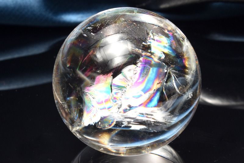 0608109  天然水晶台丸玉座付き虹入り　32ミリ 0608109 天然水晶台丸玉座付き虹入り 32ミリ 0608109 天然水晶台丸玉座