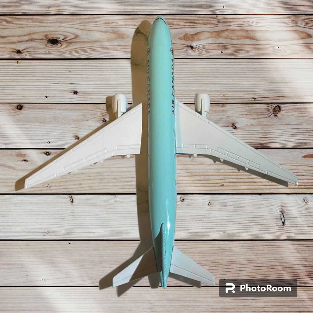 飛行機模型・新品】エア・カナダ B777－200 全長16cm - メルカリ