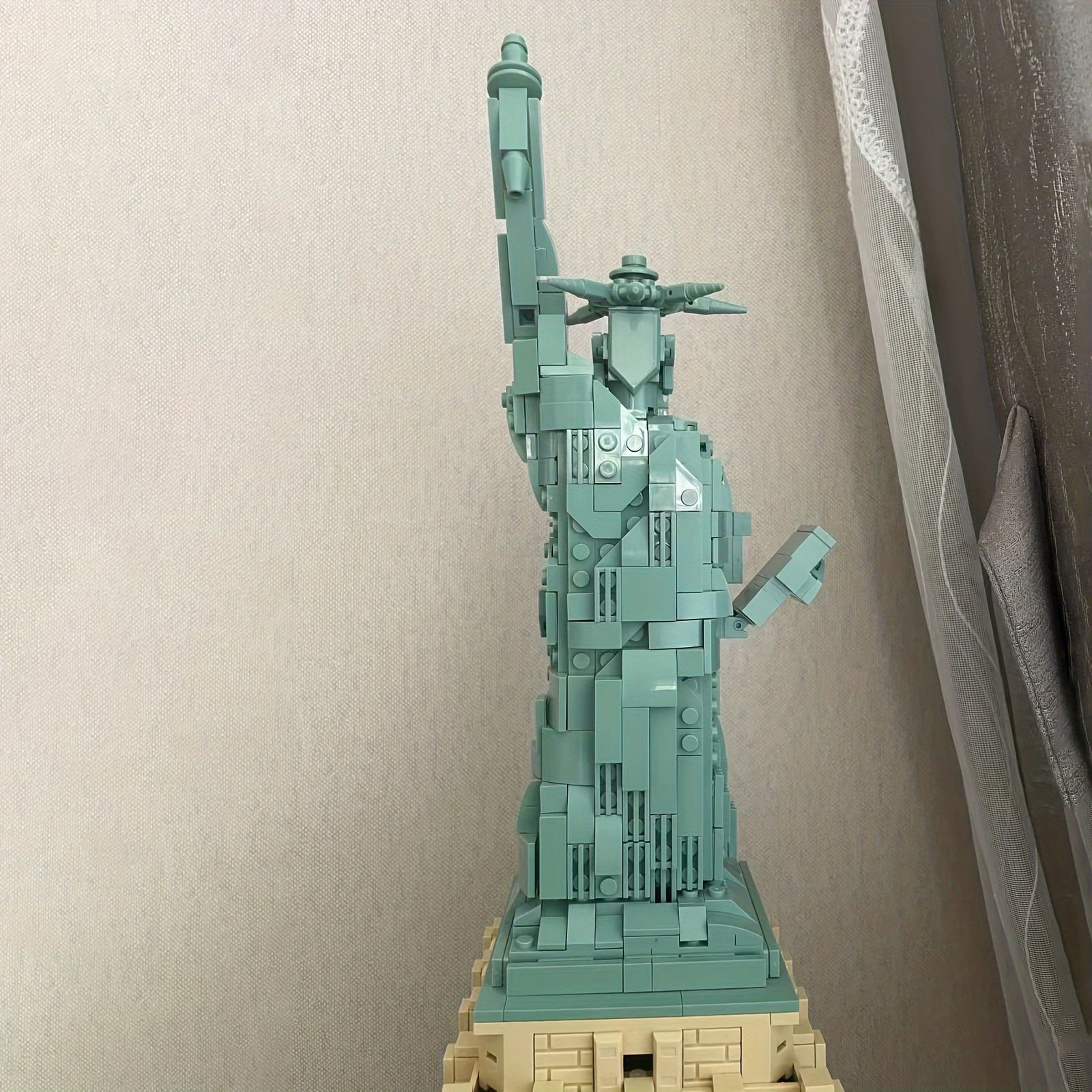 1577個の世界的に知られたファッションスタテー建築ブロックモデル中級の難易度クリエイティブ立体スカルプチャデスクトップの美しいコレクタブルな興味のあるクリスマス、ハロウィーン