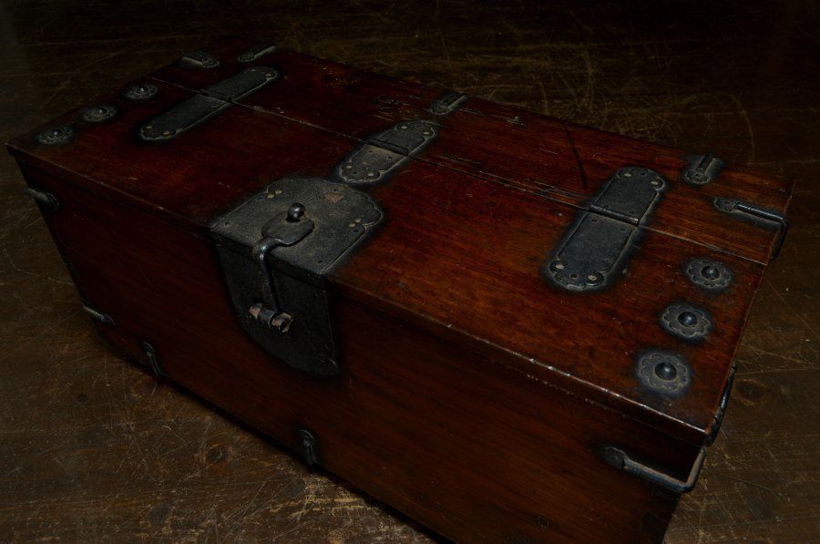 蔵A5374】李朝家具 バンダジ 鉄金具 李朝箪笥 - メルカリ