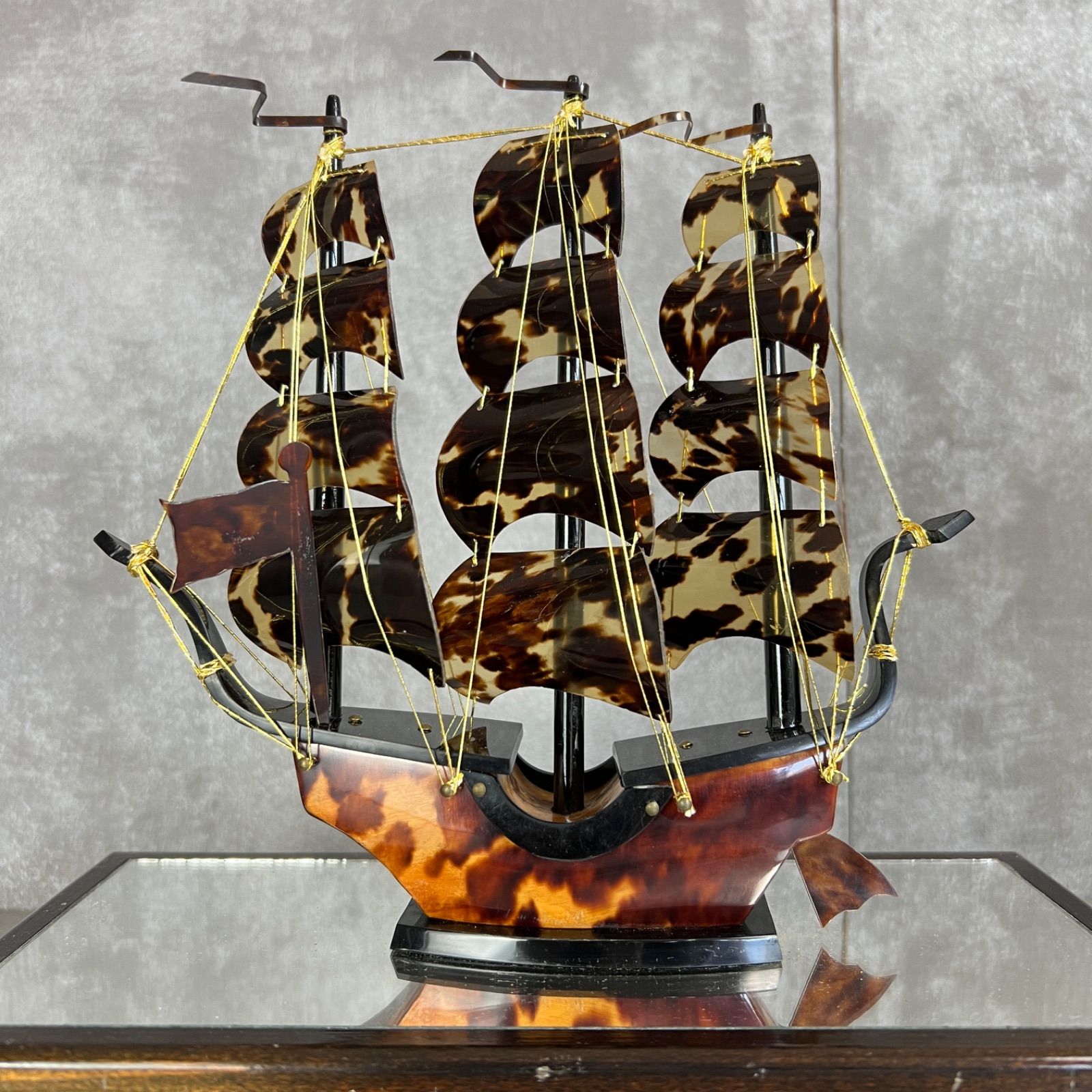 フォローで20％割クーポン配布中 べっ甲製 帆船 天然素材 トールシップ 伝統工芸 精密彫刻 置物 展示 コレクション コレクター 25H5190TF0082