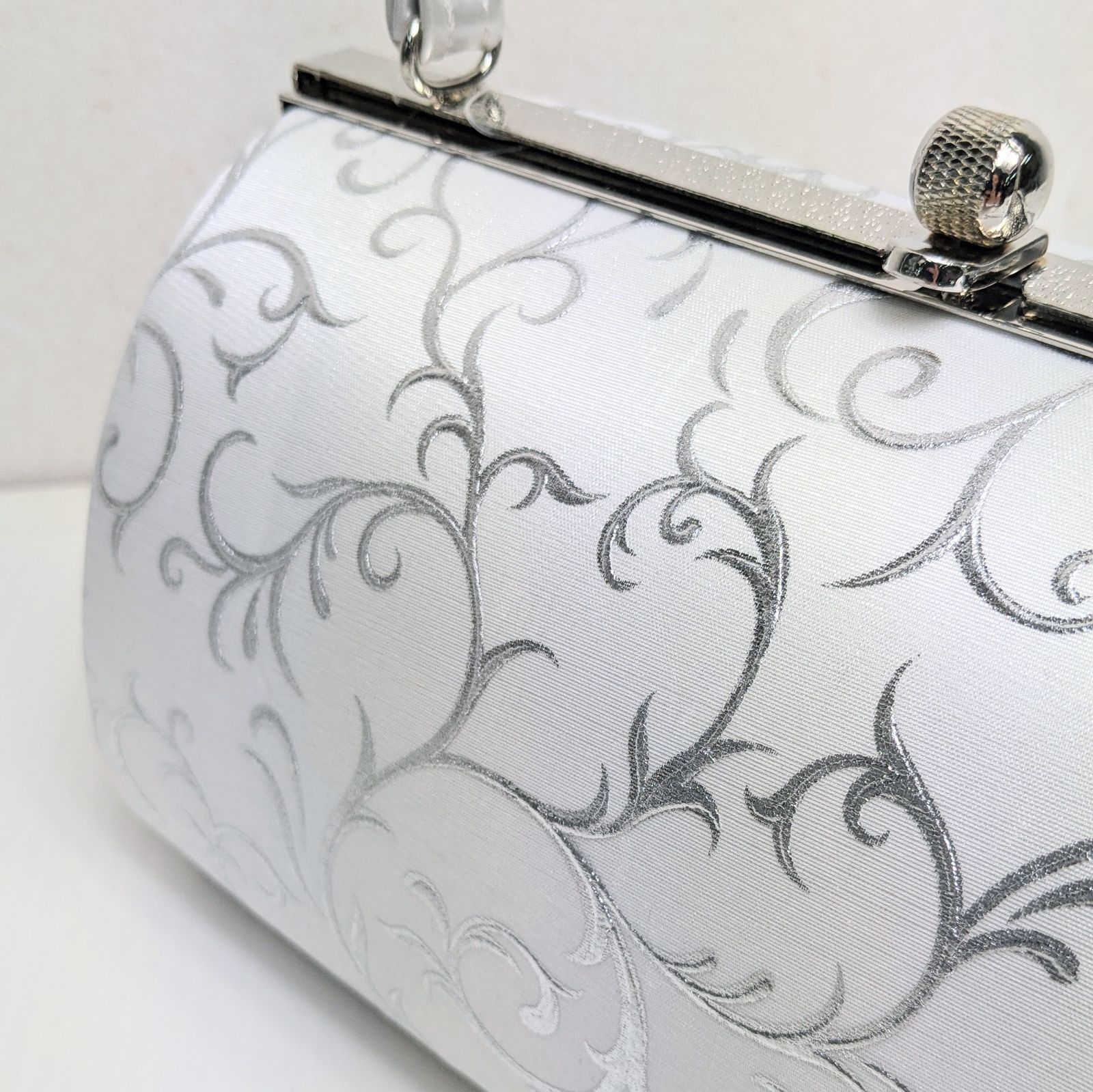 鎌倉彫　ハンドバック　彫刻家村主匡左造　羊皮　目立った傷や汚れなし　着物バック 鎌倉彫 ハンドバック 彫刻家村主匡左造 羊皮 目立った傷や汚れなし