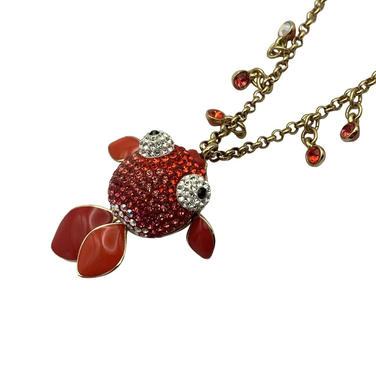 SWAROVSKI(スワロフスキー) ネックレス美品 - ゴールド×レッド