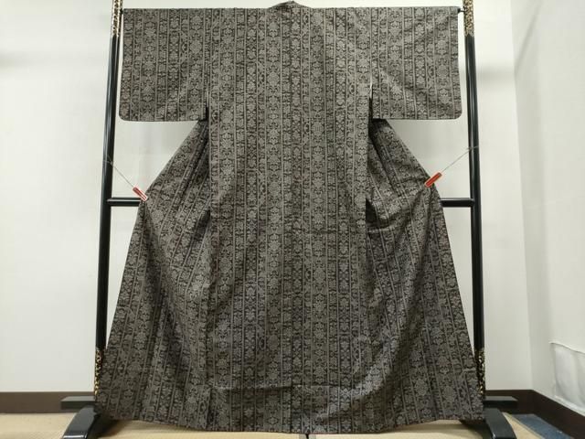 平和屋着物○本場大島紬 9マルキ 泥染め 花鳥更紗唐草間道 正絹 逸品