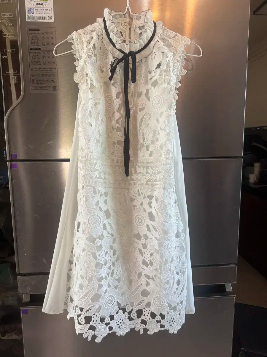 白 パンチング シフォン ミニドレス