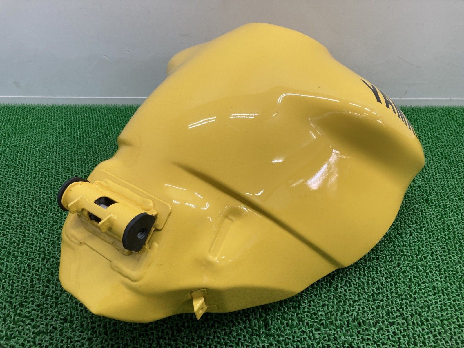 YZF-R1 タンク ヤマハ 純正 バイク 部品 4XV 黄色 フューエルタンク 燃料タンク ガソリンタンク 修復素材やペイント素材に zN