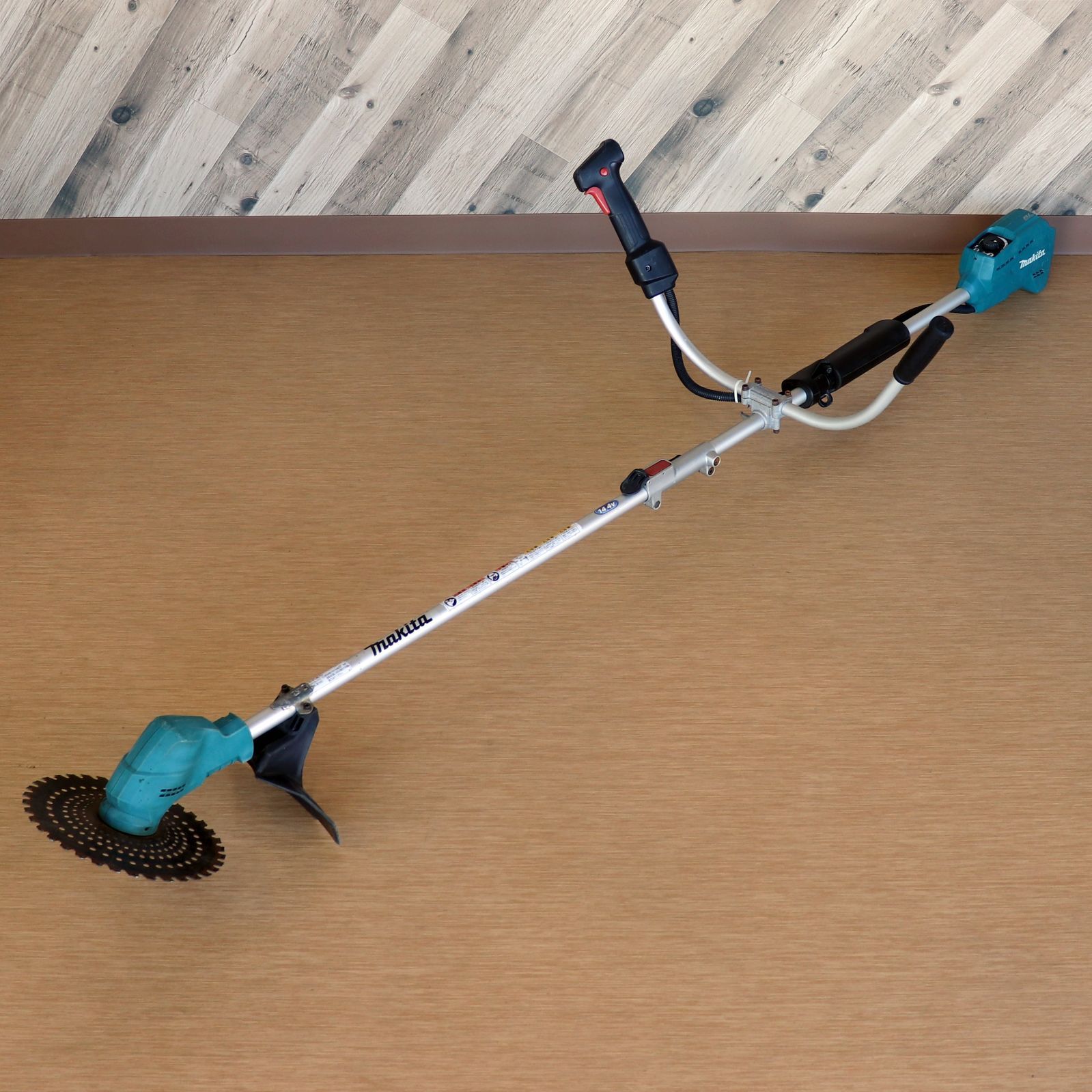 マキタ 充電式草刈機 MUR143UD 14.4V