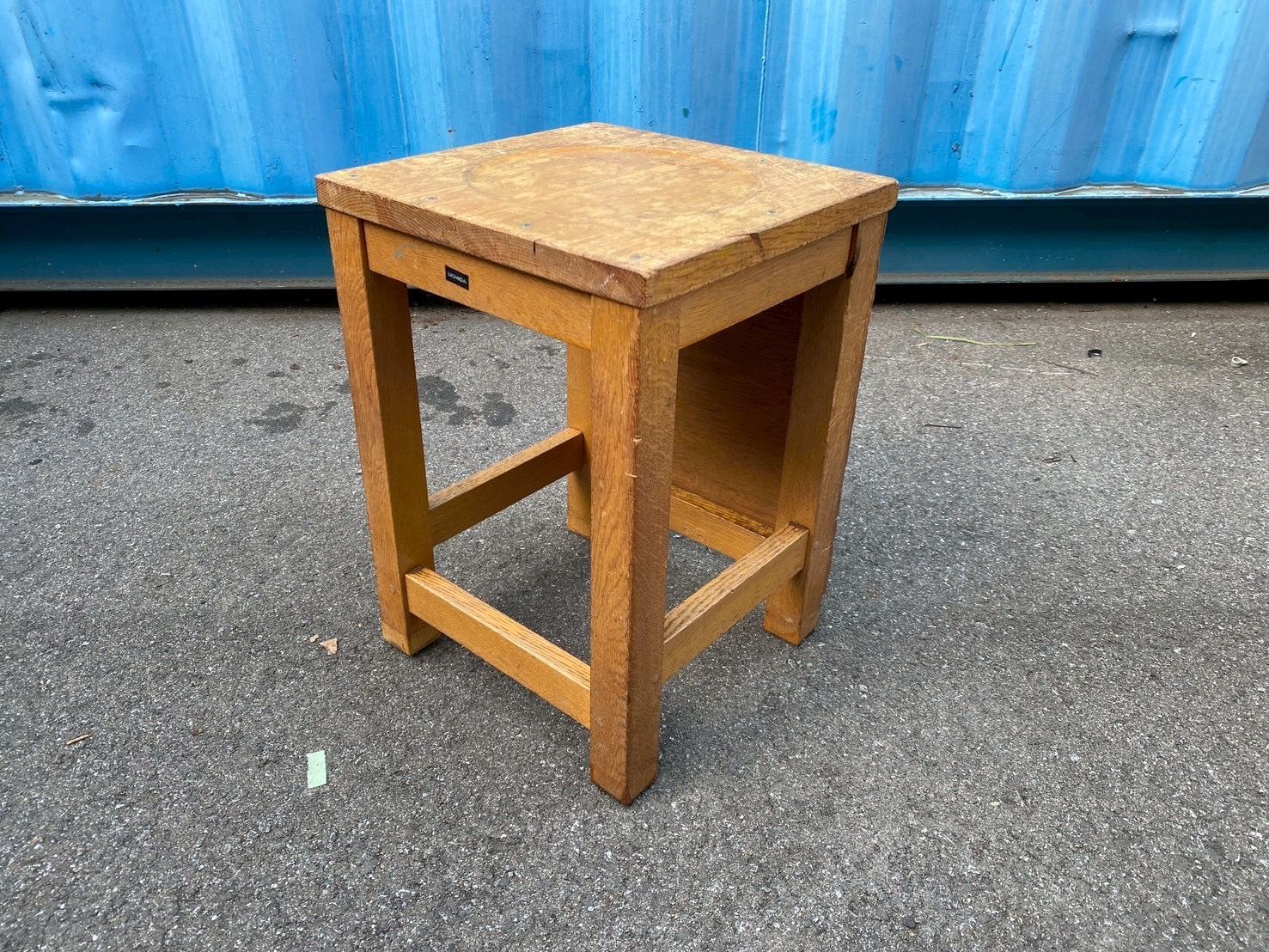 □アンティーク 椅子 図工室の椅子 木製椅子 角 セール スツール