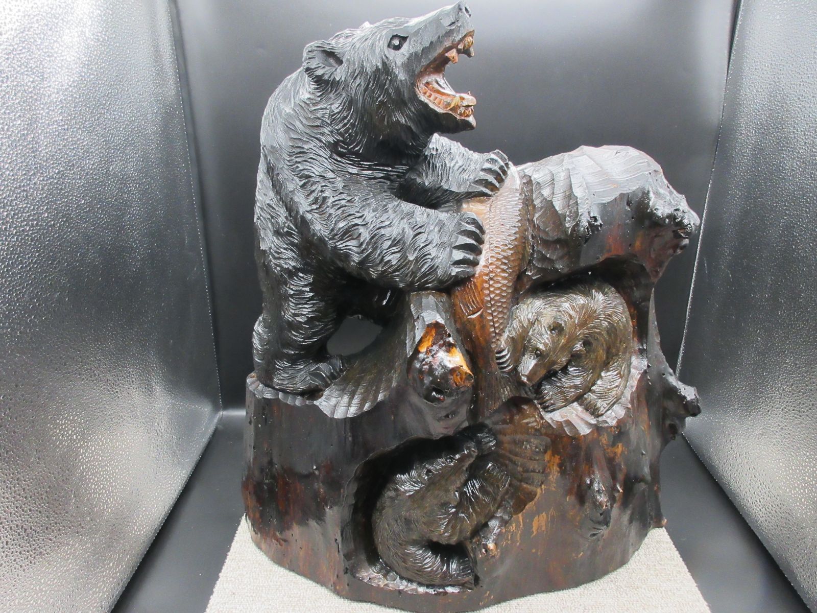 値下 熊の置物 大（台座付き） 置物 木彫 - 彫刻
