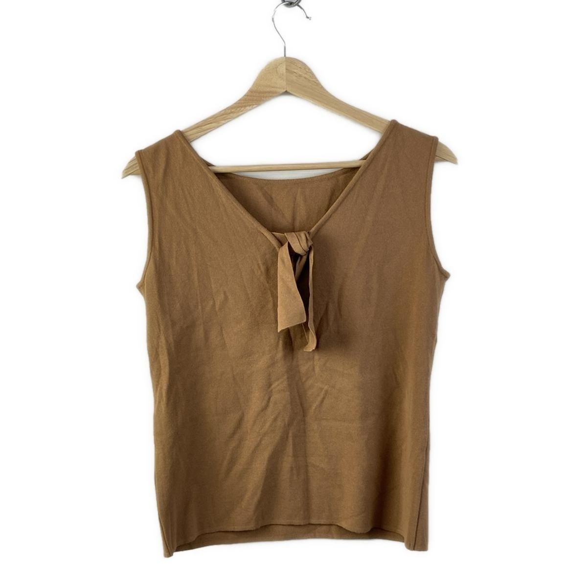 ライトブラウン Vネック