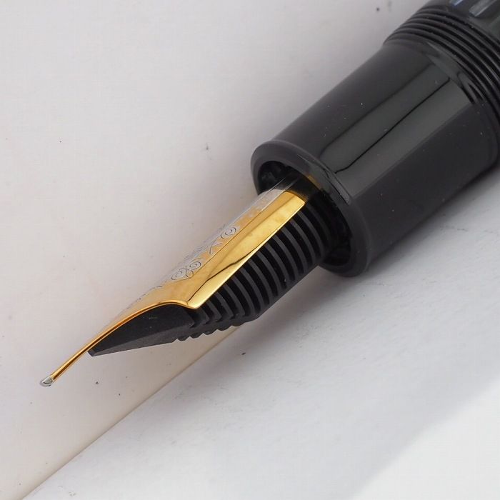 モンブラン149万年筆14C中金 エボナイト芯スチールケース付 細字EF 超美品 モンブラン149万年筆14C中金 エボナイト芯スチールケース付 細字