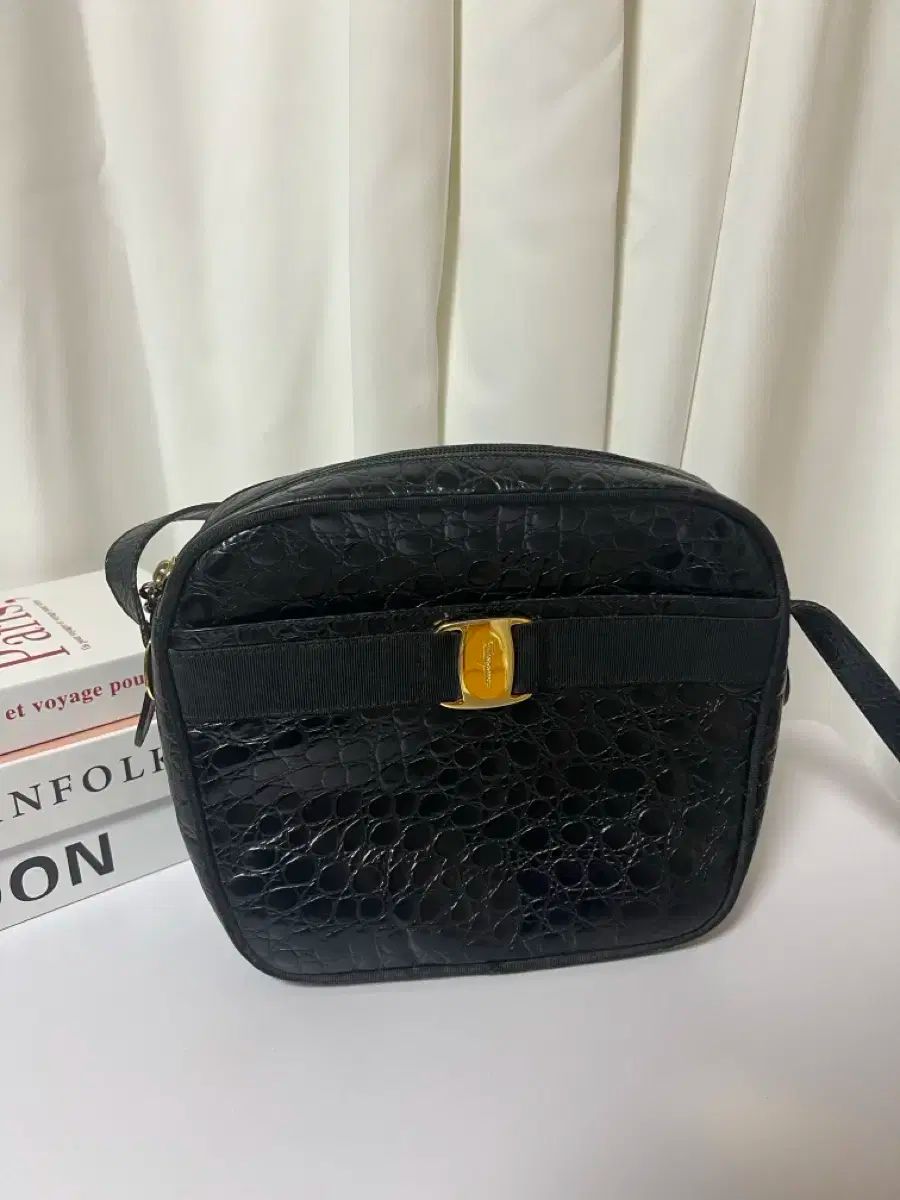 Ferragamo フェラガモ カメラバッグ