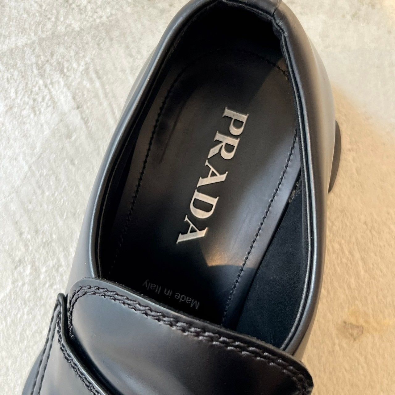 PRADA プラダ モノリス ブラッシュドレザー ローファー メンズ サイズ 