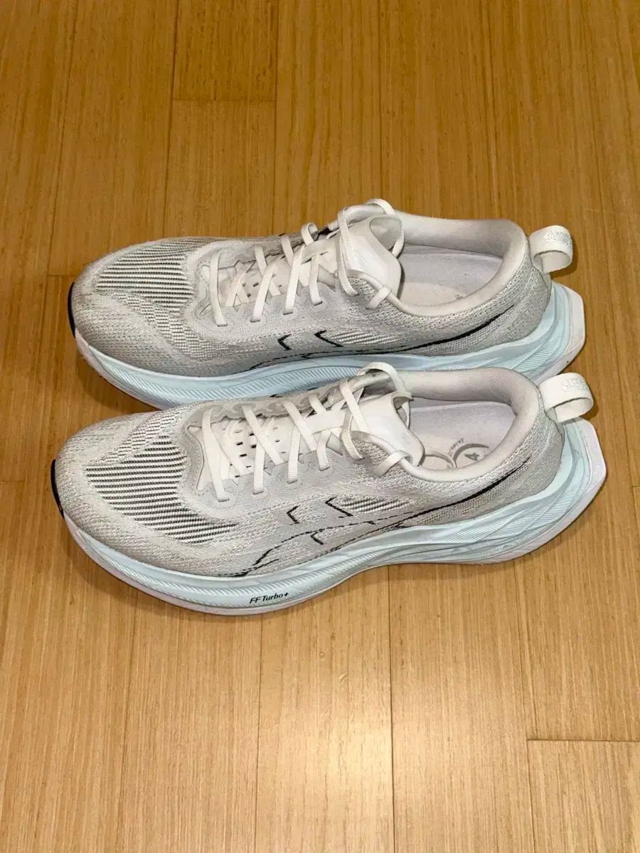 Asics アシックス スーパーブラスト 275