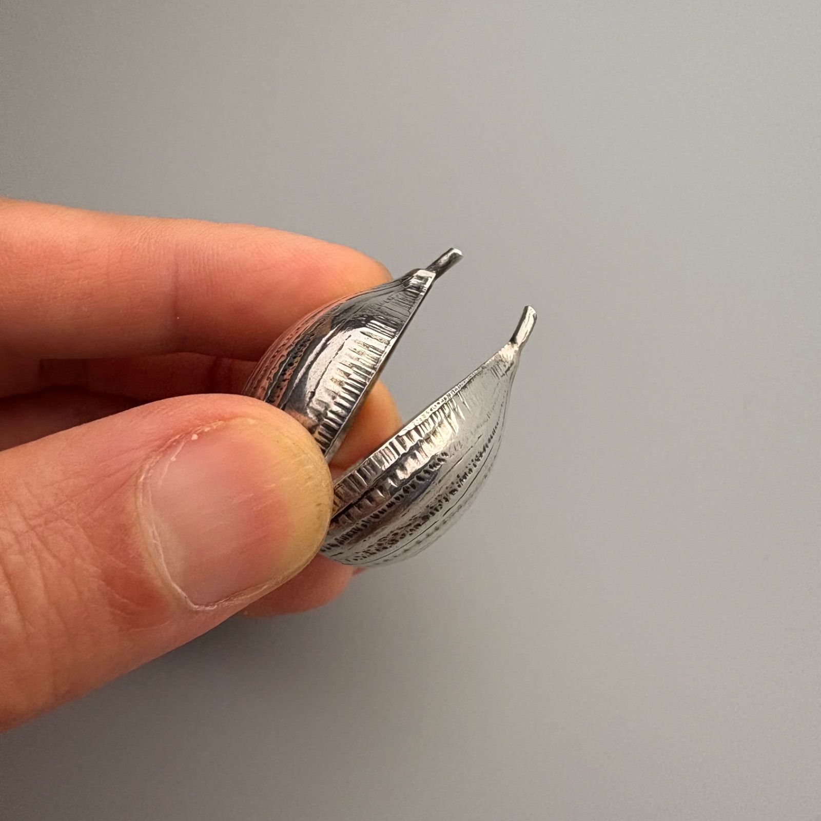 イタリア800純銀 毛栗の形をした小箱 シルバー製栗型小物入れ イタリア800純銀 毛栗の形をした小箱 シルバー製栗型小物入れ