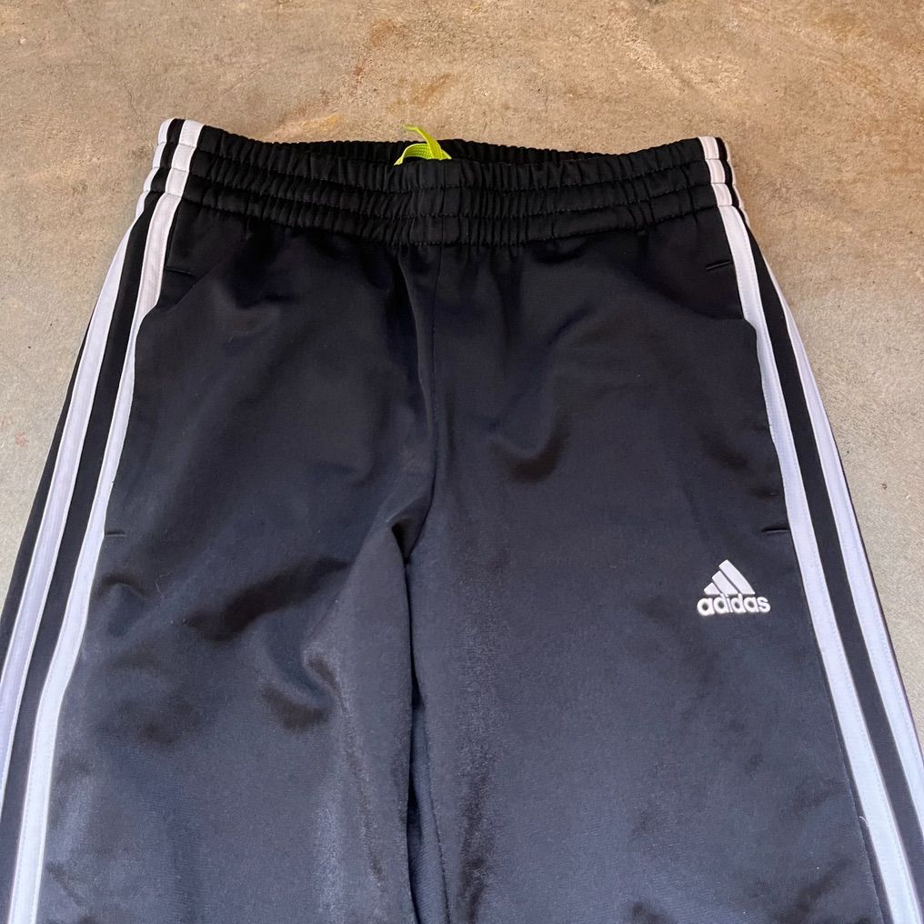 yukiちゃん♡adidas　定価14300円　ジャージ　ブラック　上のみ adidas アディダス ジャージ上下 セットアップジャージ キッズ