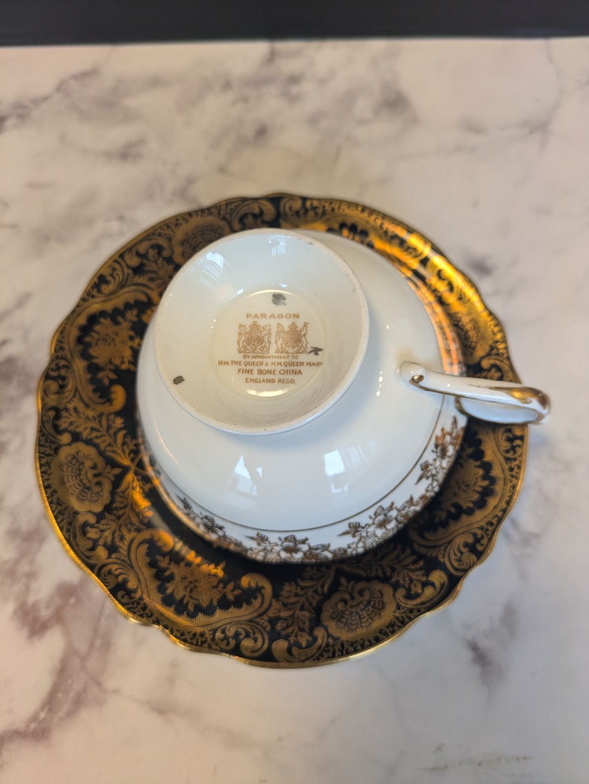 全国配信早速送料無料！ 品 パラゴン ピオニーシェイプ カップ＆ソーサー ブラック ピンクローズ金彩