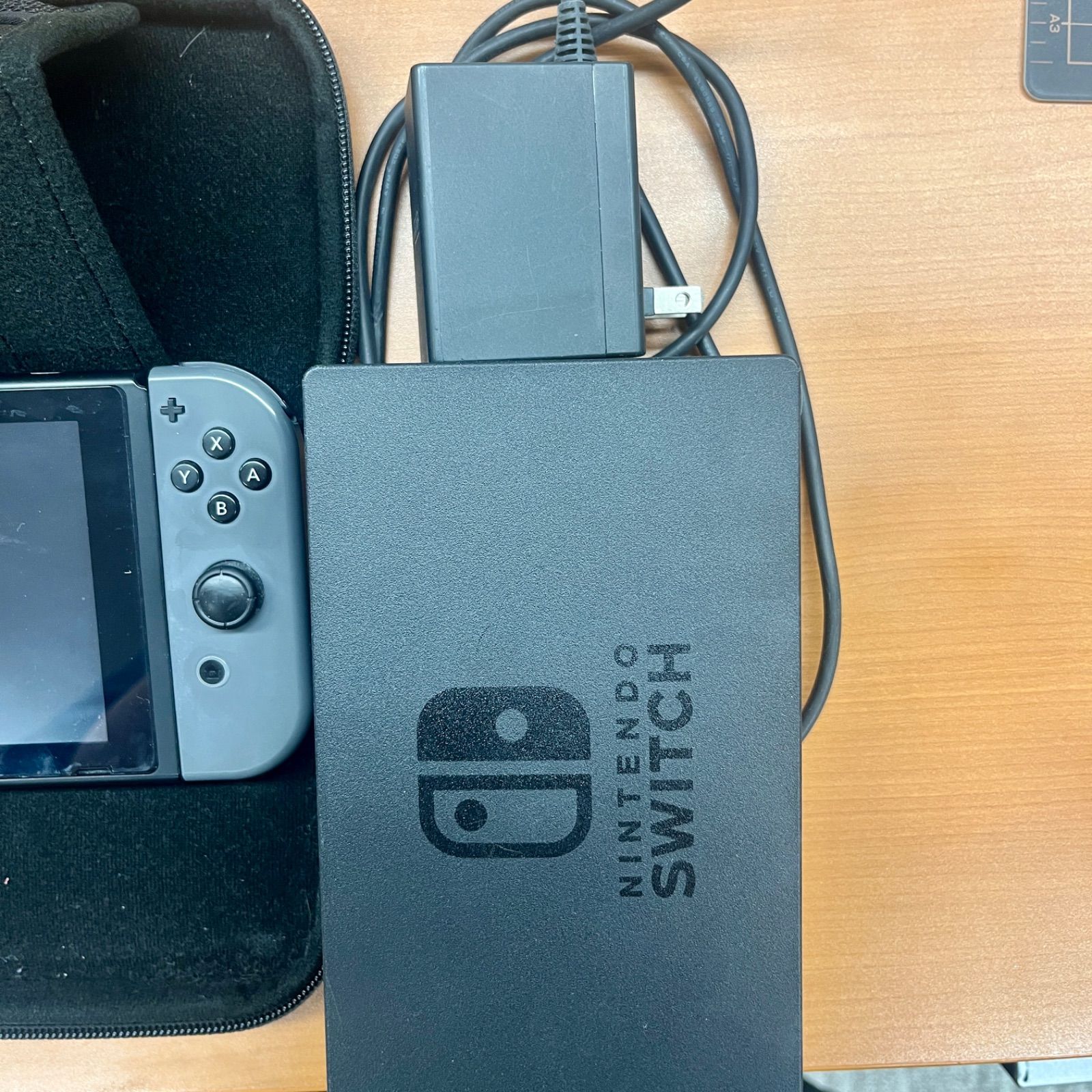 動作確認済み　Nintendo Switch グレー 本体 + キャリングケース Nintendo Switch 本体 グレー 動作確認済み ニンテンドー