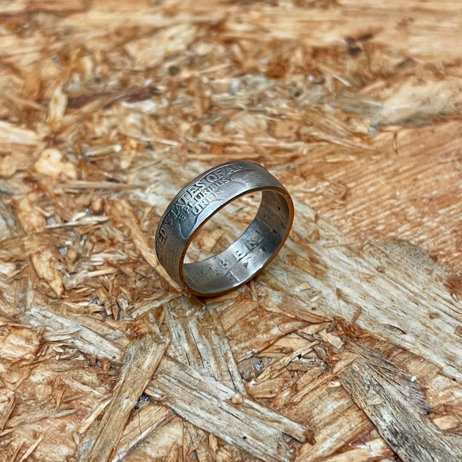 4】オールドコインリング 25セント ハンドメイド 指輪 オリジナル ヴィンテージコイン アクセサリー USA アメリカ 硬貨 ウォーターダラー  ビンテージ VINTAGE - メルカリ