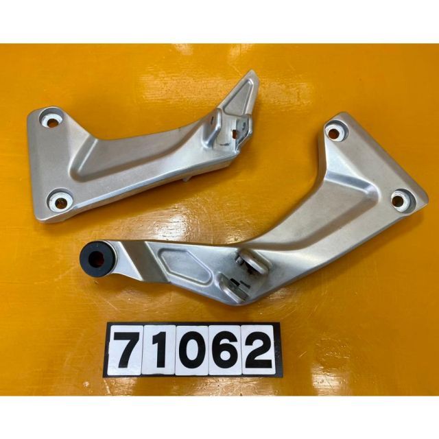 71062 HONDA ホンダ CB1300 SC54 タンデムステップ ホルダー 左右