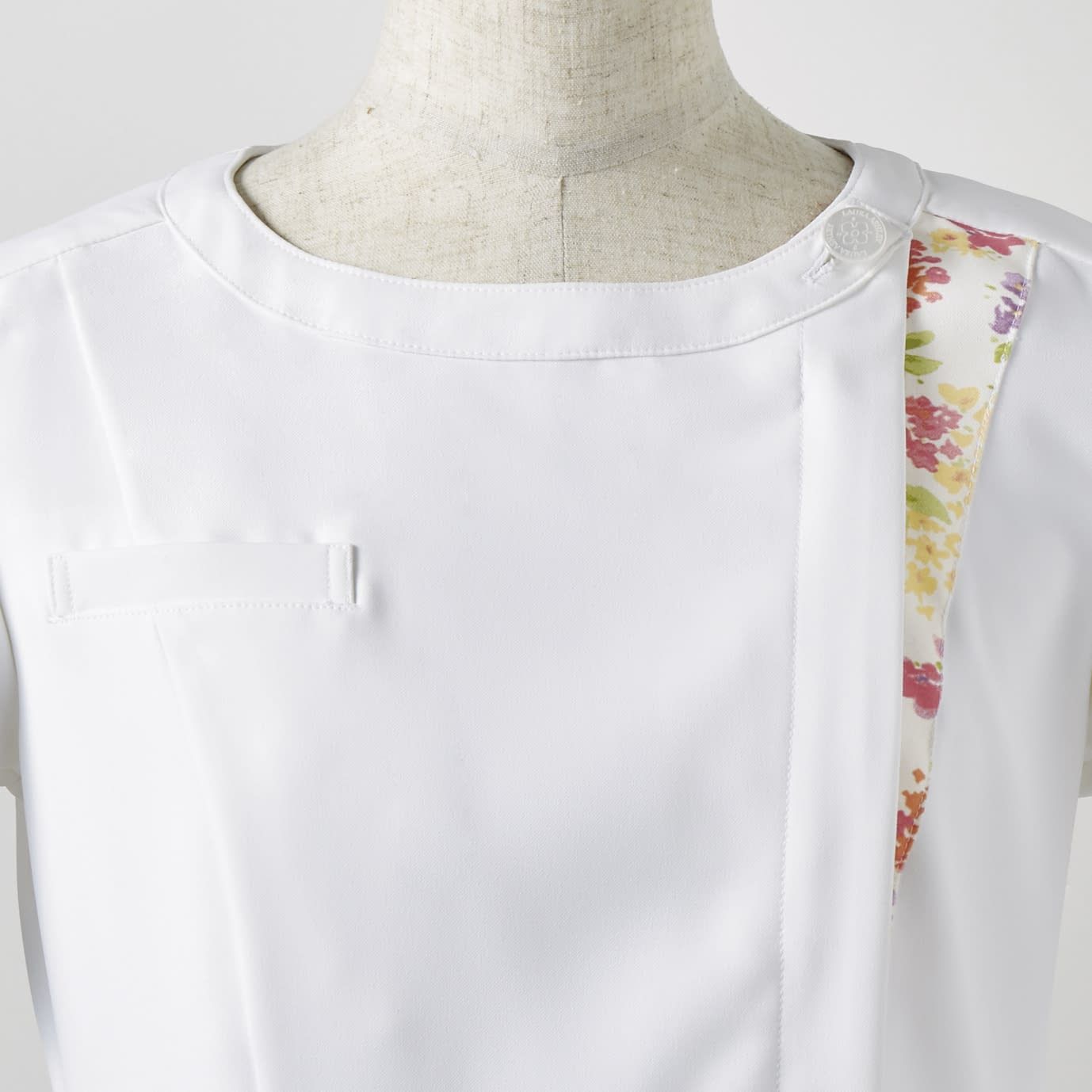 ナースジャケット 半袖 スクラブ 24-6994-0104 LL ローラ アシュレイ LW601-22 ピーチXアメリピン