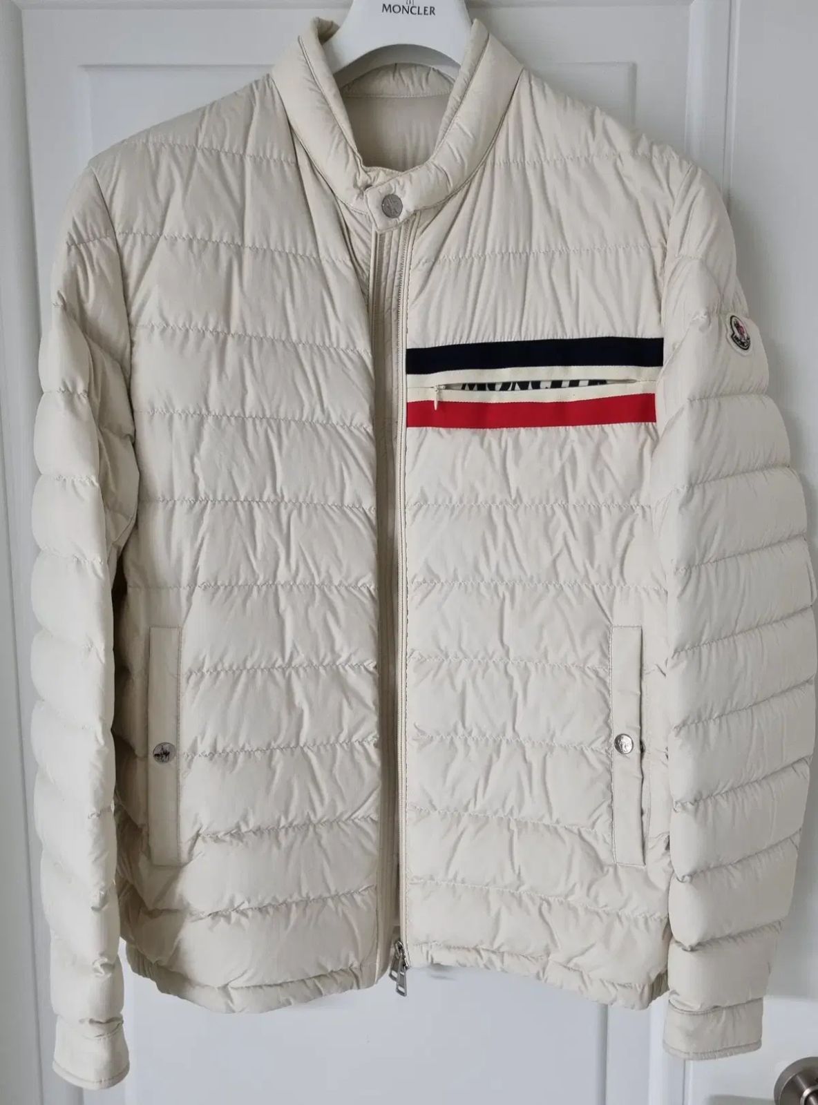 ほぼ 百貨店販売モデル MONCLER モンクレール イエレス 軽量 ダウンジャケット クリーム 4 サイズ