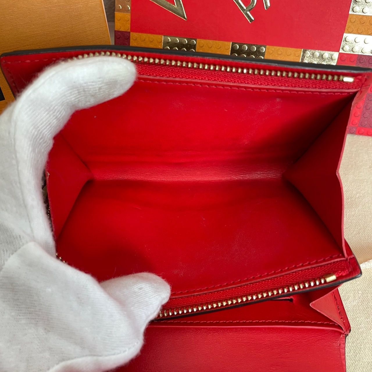 美品 ルイヴィトン モノグラム フロール コンパクト 折り財布 赤 本物