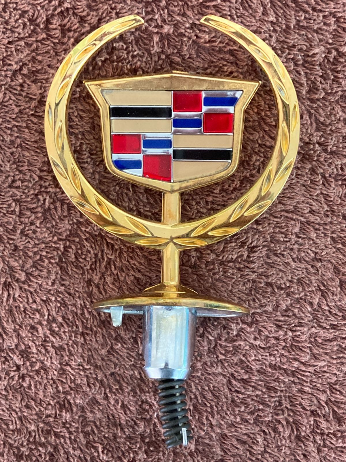 07-13y GM純正 NOS キャデラック テールランプ エンブレム ゴールド フリートウッド ブロアム ハイドロ ローライダー デイトン クレスト キャデラック　ゴールドエンブレム