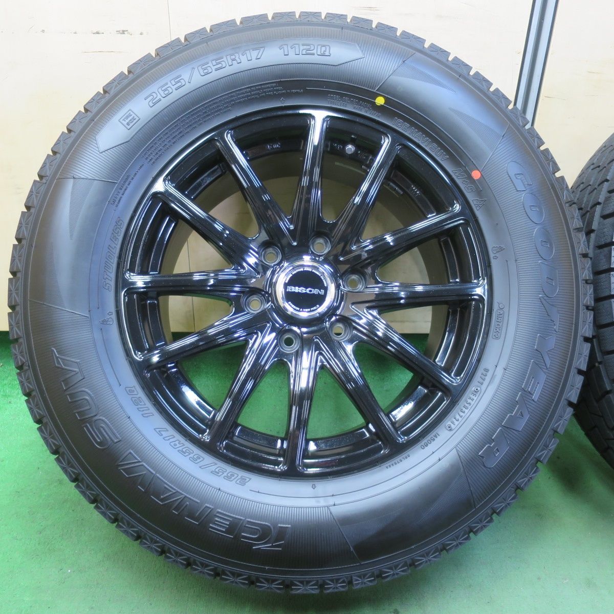 ほぼ♥ 24年 キレイ スタッドレス 265|65R17 グッドイヤー アイスナビ SUV BISON BN-01 バイソン 17インチ PCD139.7|6H 5101501イス