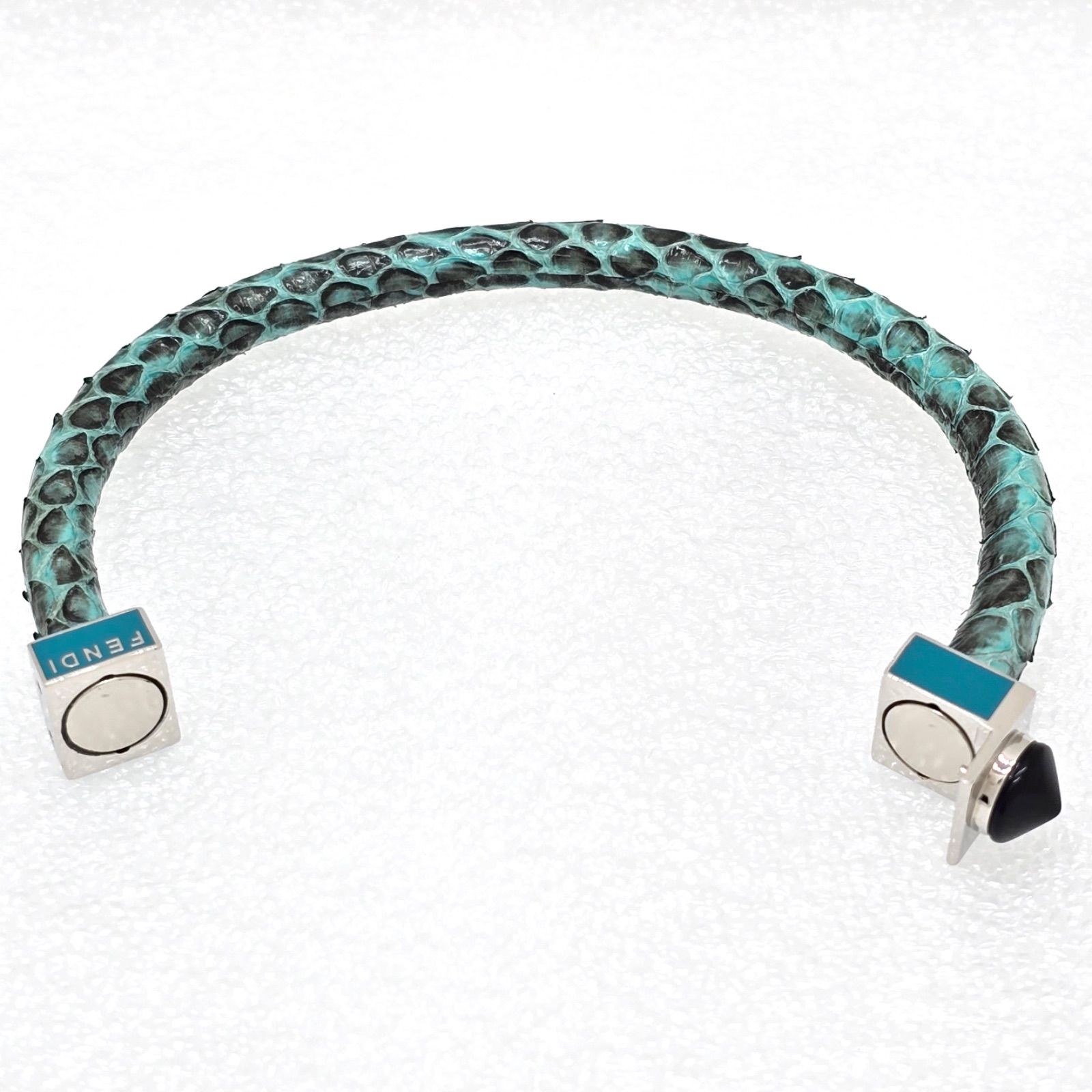 FENDI 電球 ブレスレット レザー バイカラー FENDI 電球 ブレスレット レザー バイカラー (FENDI