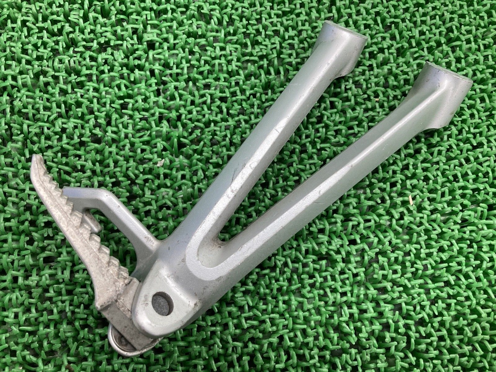 10パライバトルマリン、ベキリーブルー、19エメラルド、1ドラゴン