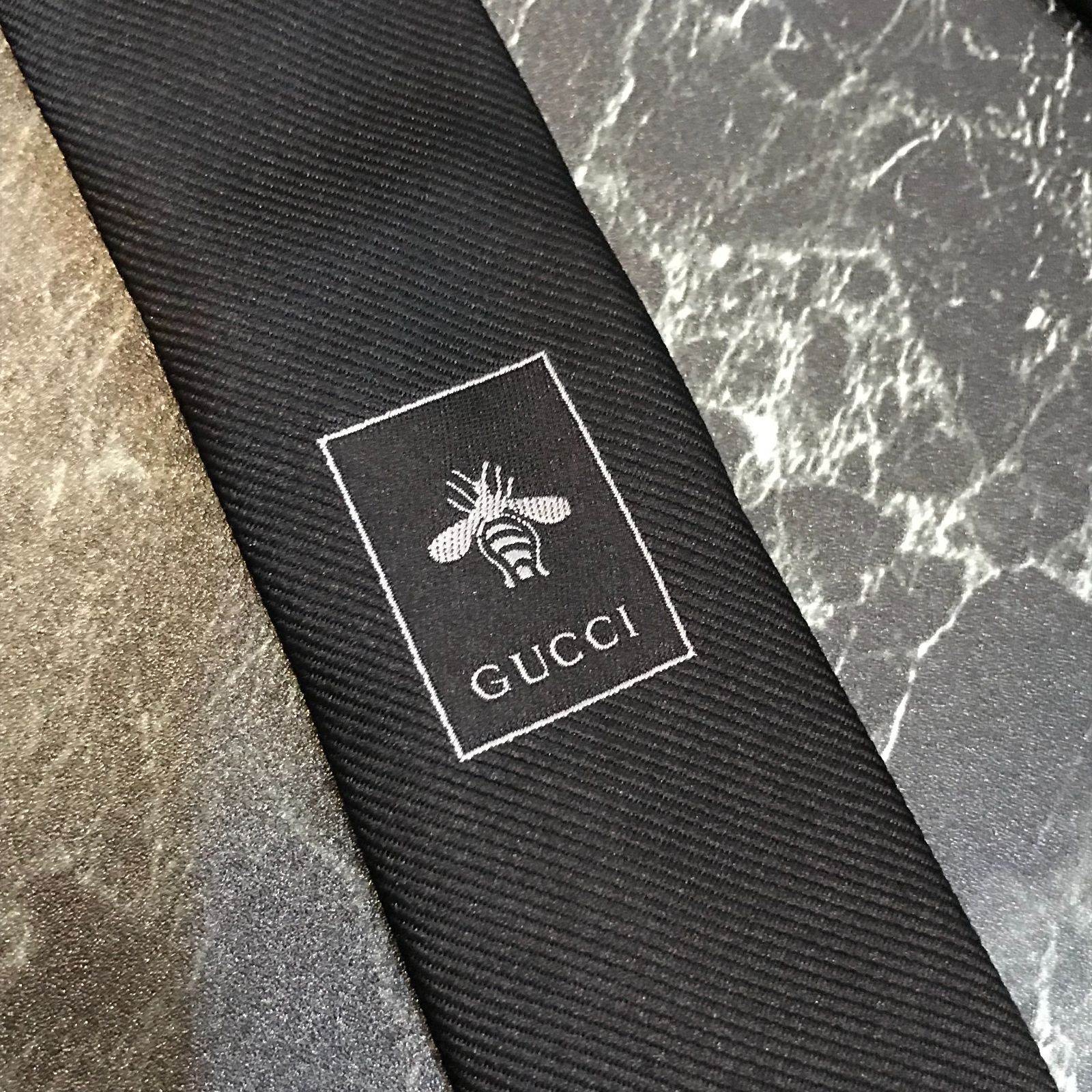 GUCCI 黒ネクタイ 虎の刺繍　bts v GUCCI 黒ネクタイ 虎の刺繍bts v