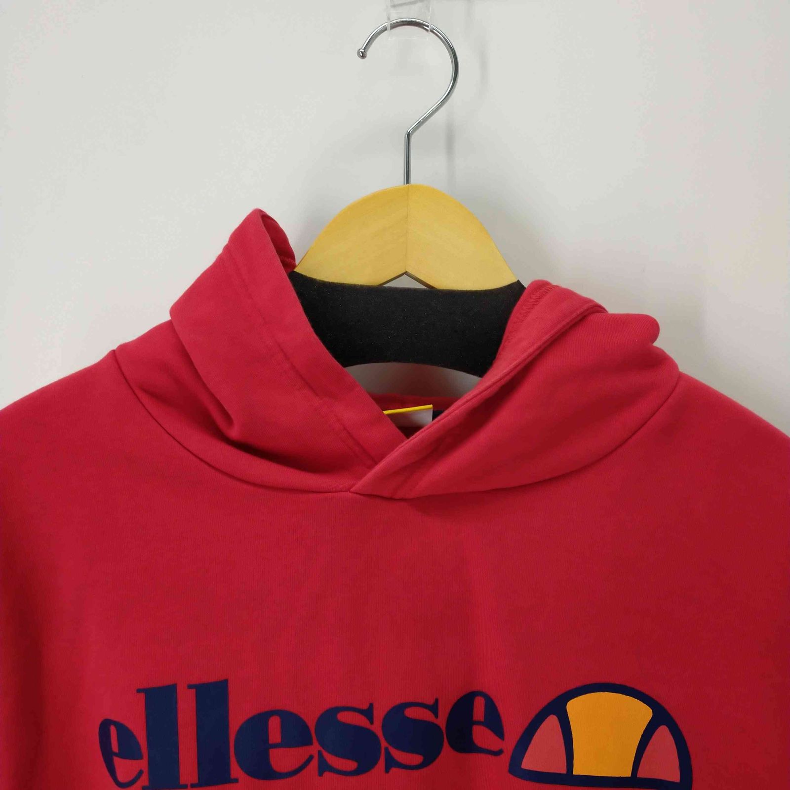 エレッセ ellesse クロップド丈 ロゴプリントパーカー