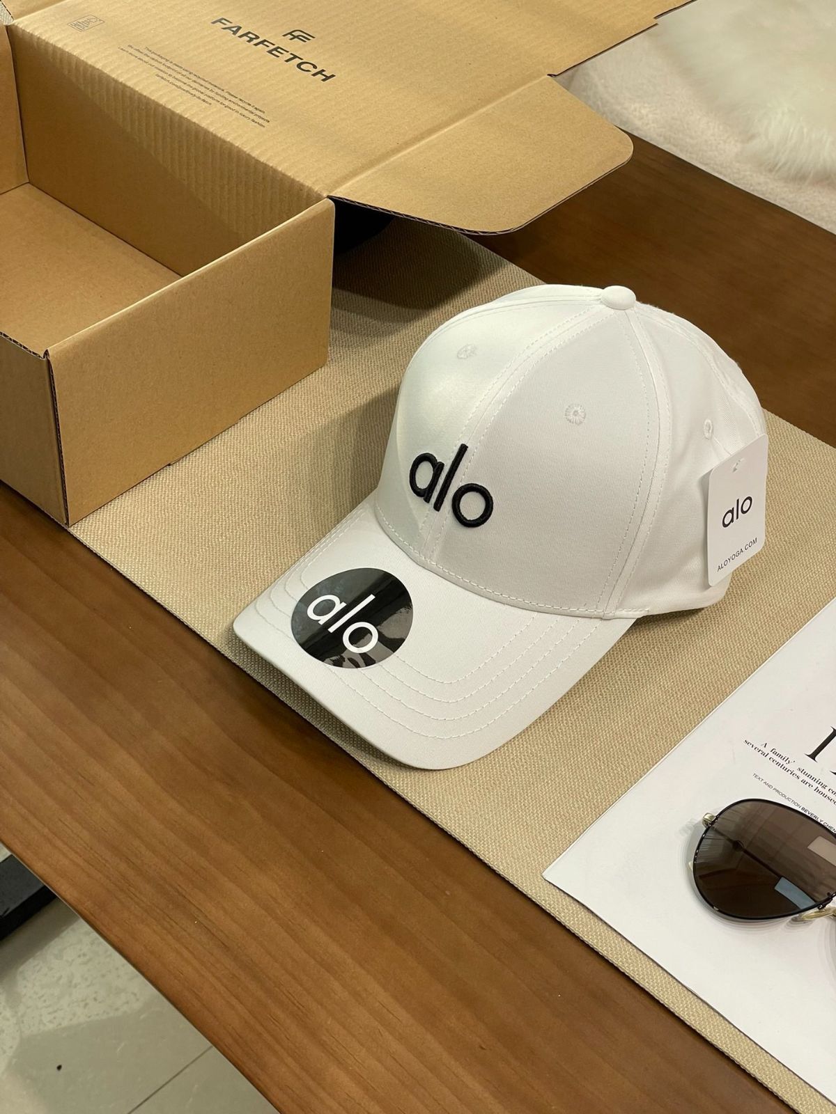 alo yoga アローヨガ　キャップ　白　新品 ホワイト（白）系 ALO Yoga(アロー) 帽子(レディース) - 海外