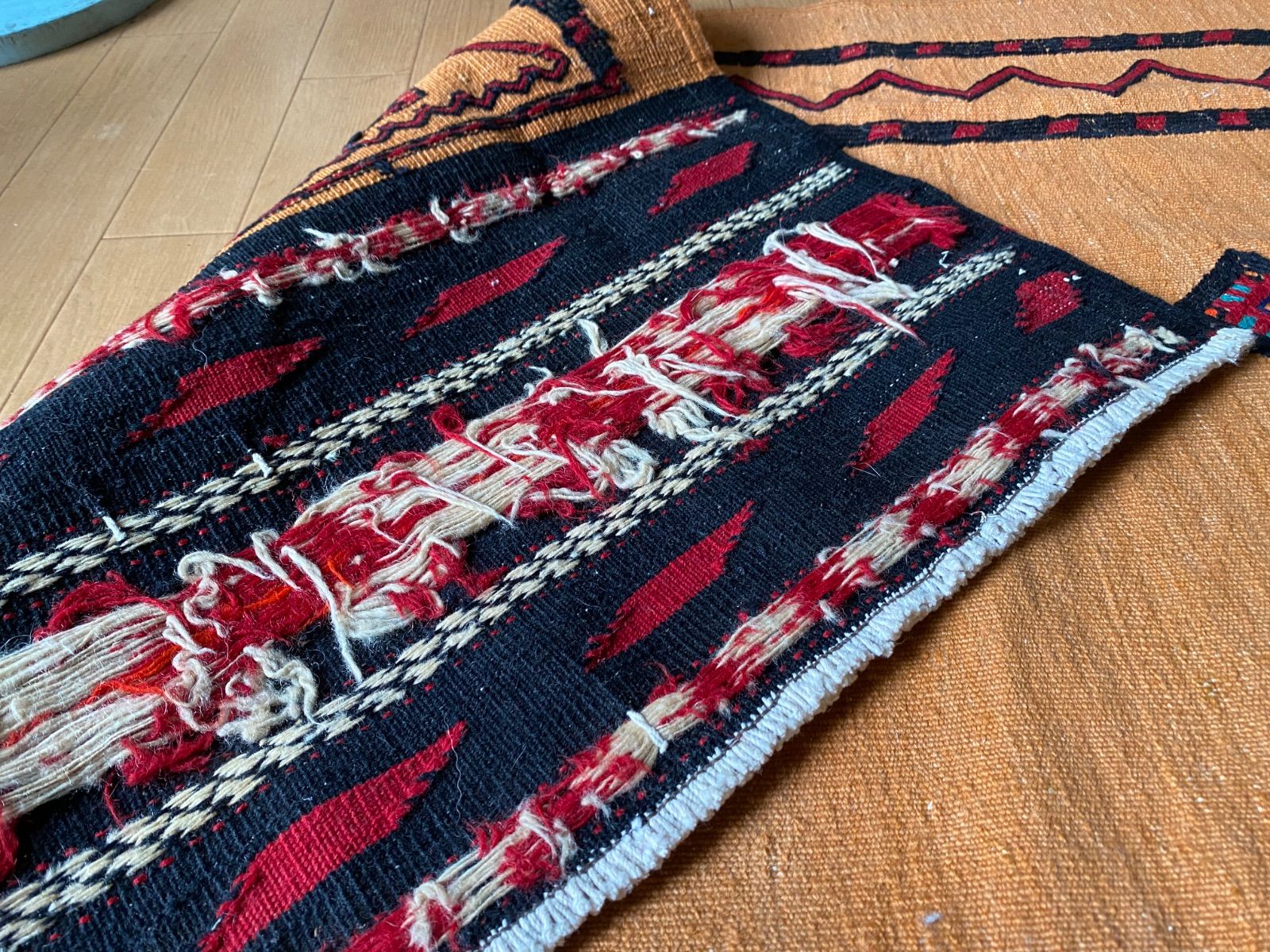 しっかり織られたキリム