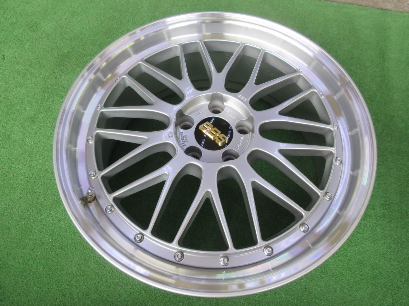 BBS LM 8.5J-20 5H114.3 +43 ダイヤモンドシルバー BBS
