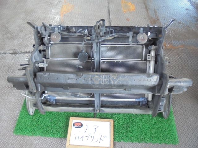 5FQ1017 AB トヨタ ノア ZWR80G 前期型 ハイブリッド フロントコアサポートカット ラジエーター コンデンサー ファン付