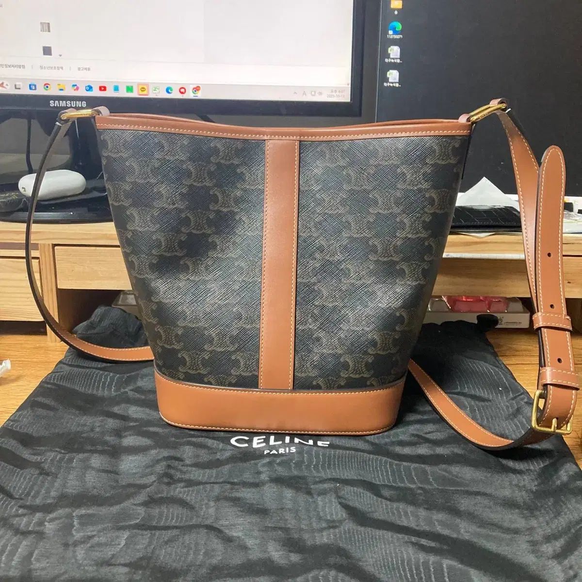 Celine セリーヌ トリオンフ バケットバッグ スモール