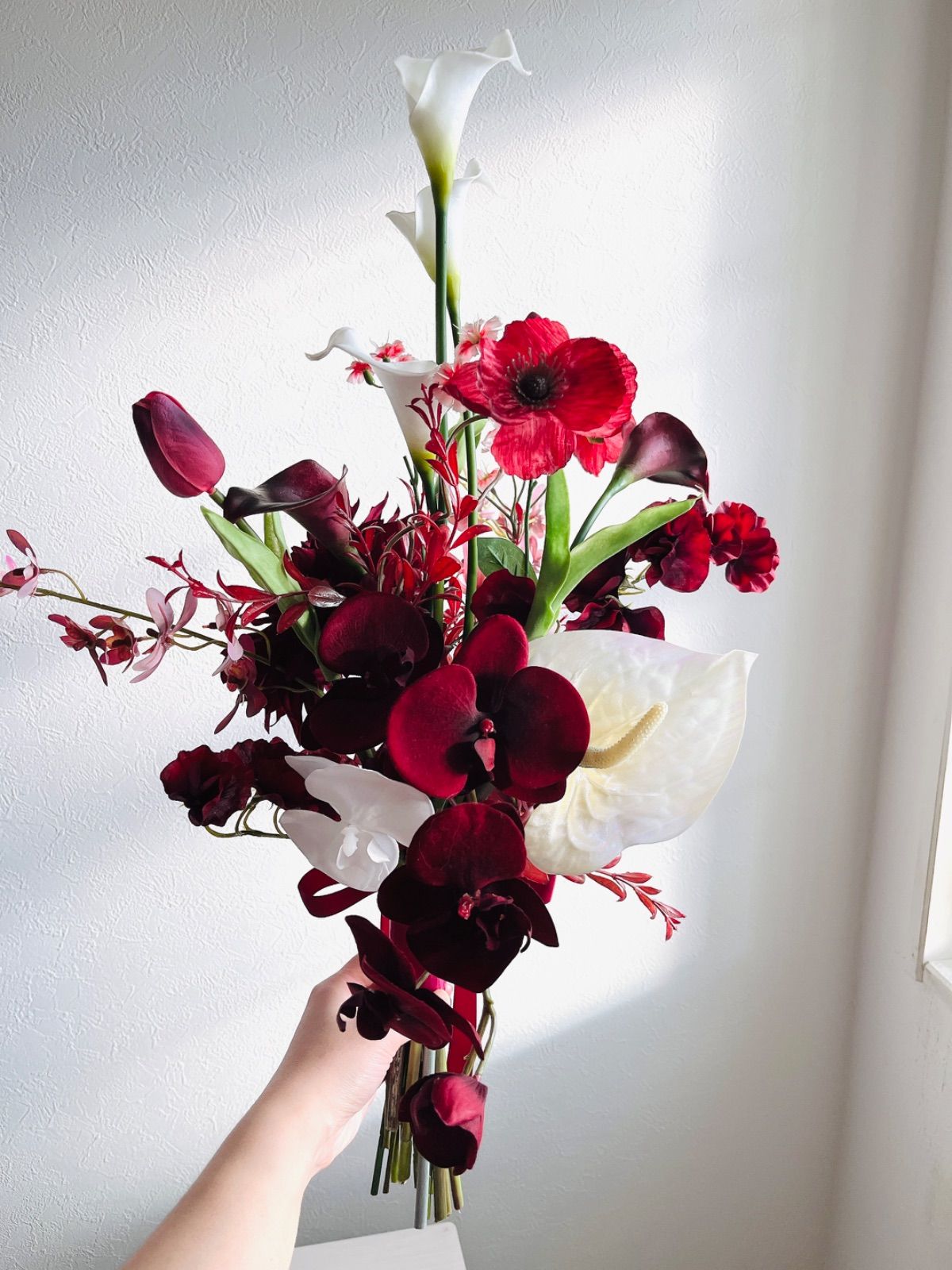 ラナンキュラスとカラーブーケ＆ブートニア　ボルドー　造花 ラナンキュラスの春色ブーケ | アトリエ ウタハナ クラッチブーケ 多彩