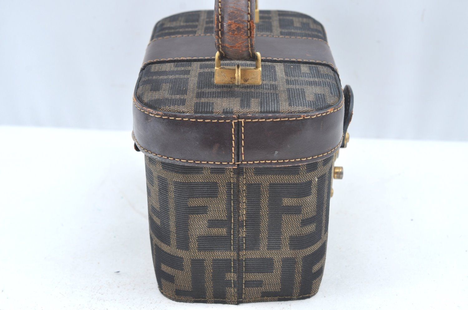 FENDI フェンディ ズッカ ミニバニティポーチ アクセサリーポーチ 0777